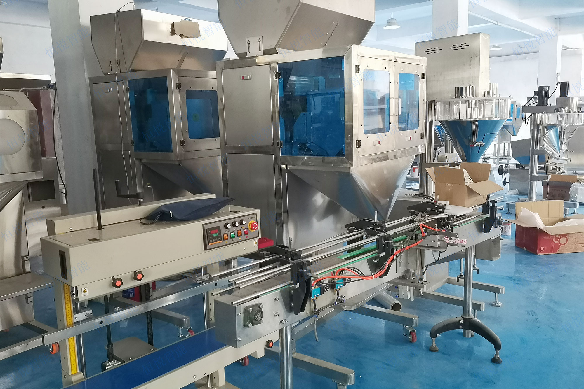 自動定量灌裝機是一種專門用於顆粒粉末、液體膏體等物料定量灌裝的設備